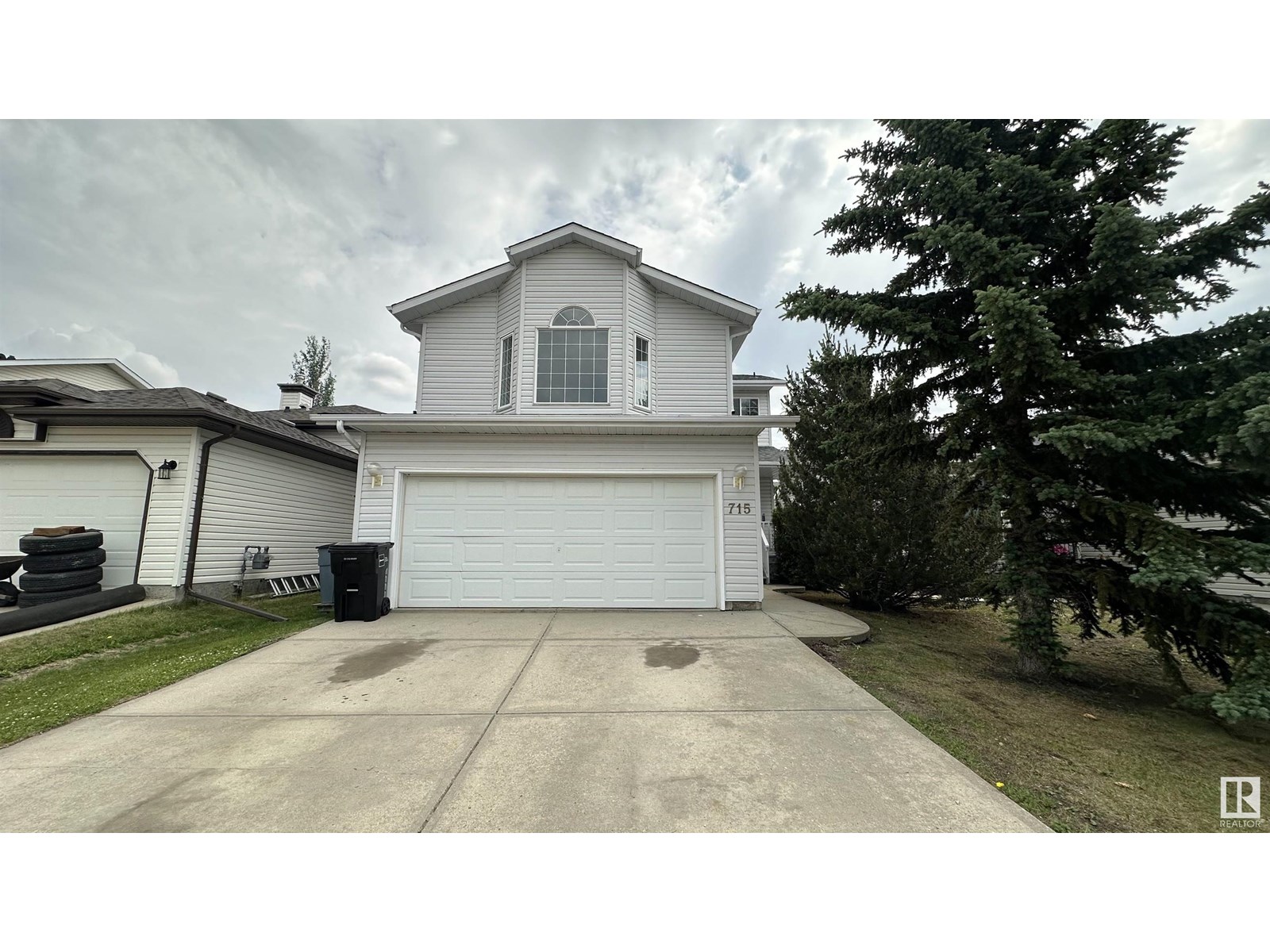 715 Balfour Cl NW, Edmonton, AB T5T 6H7