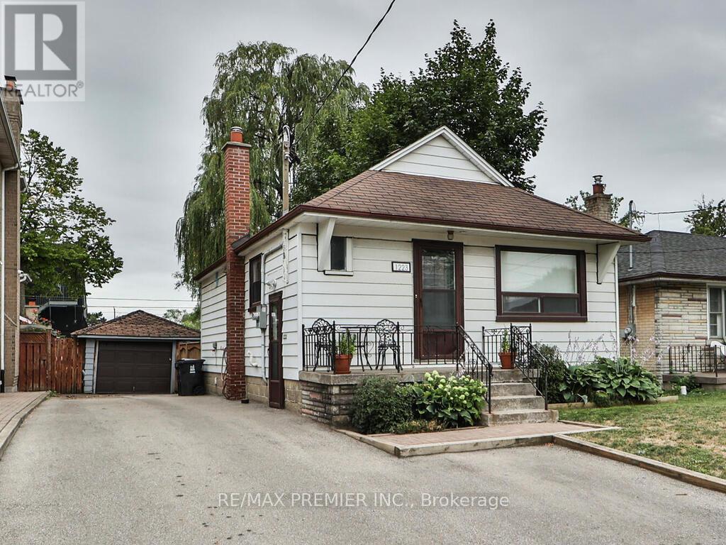 1223 Glencairn Ave, Toronto, ON M6B 2B6