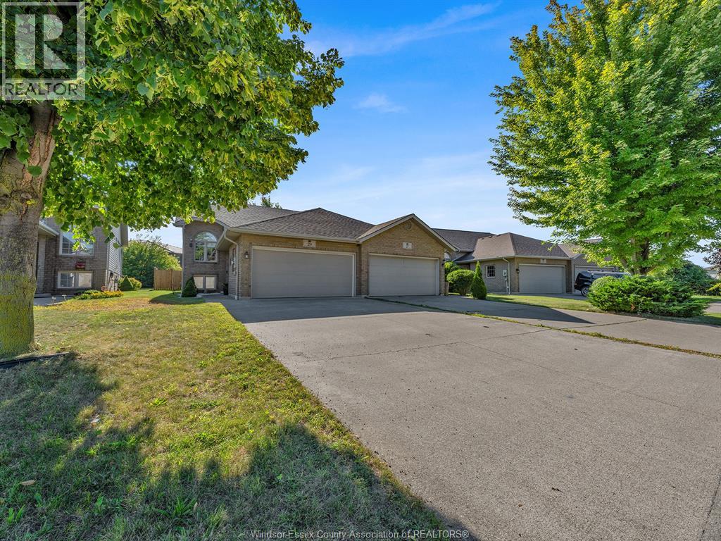 29 Anfred St, Leamington, ON N8H 5L3