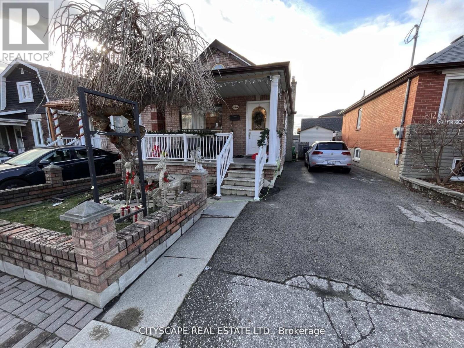 244 Rosethorn Ave, Toronto, ON M6M 3L1