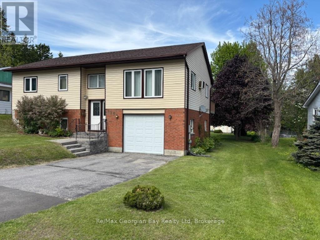 325 Ouida St, Tay, ON L0K 2C0