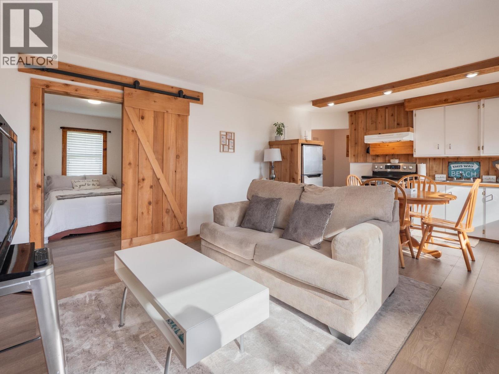 716718 Hillcrest Rd, Gibsons, BC V0N 1V9