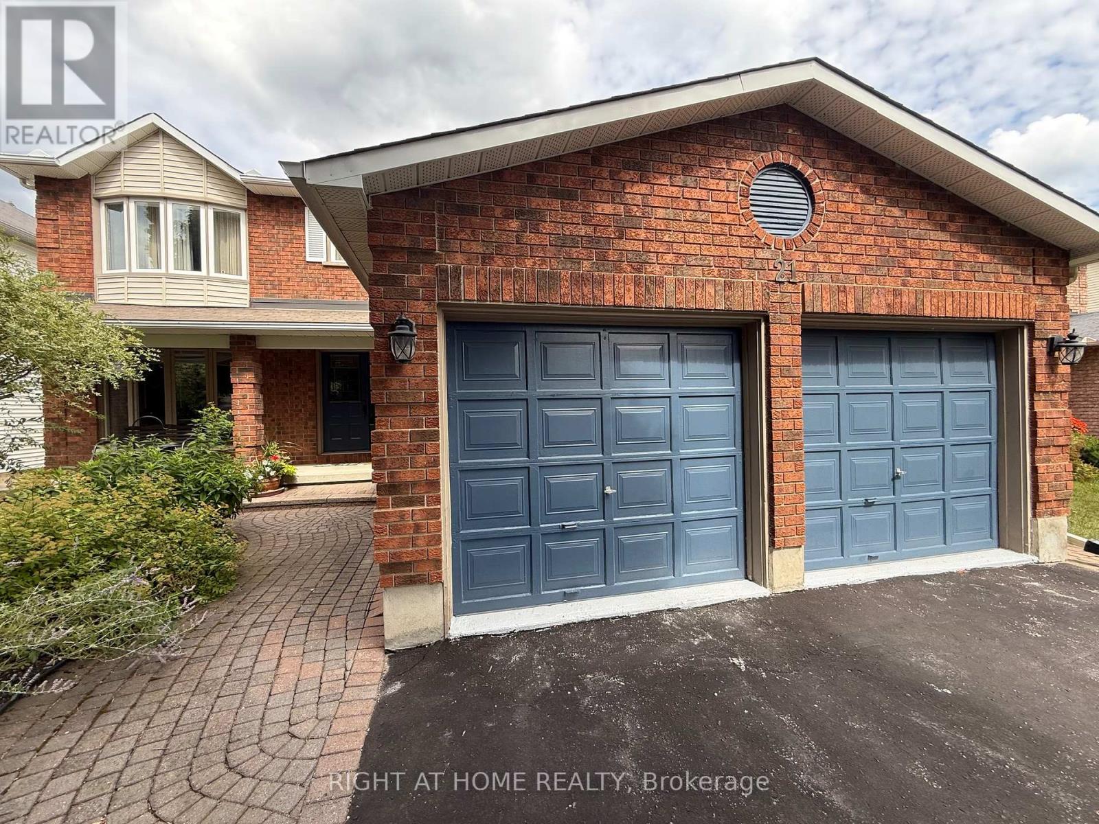21 Hime Cres, Ottawa, ON K1G 4S1