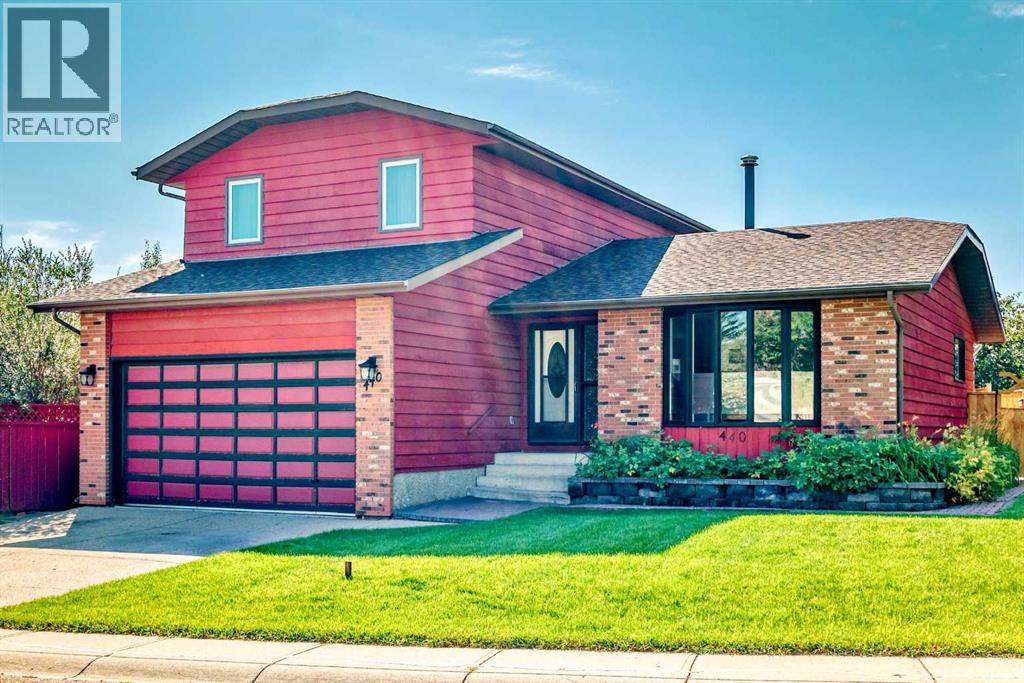 440 Templeton Rd NE, Calgary, AB T1Y 4L9