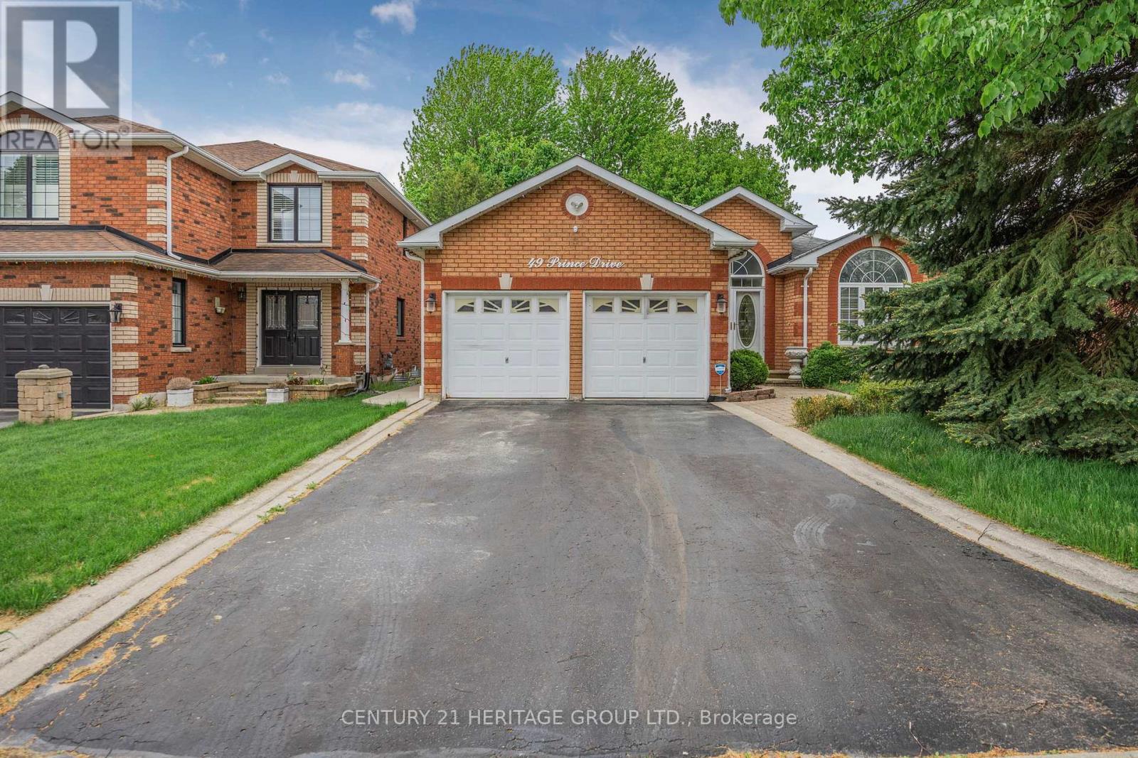 49 Prince Dr, Bradford West Gwillimbury, ON L3Z 3B6