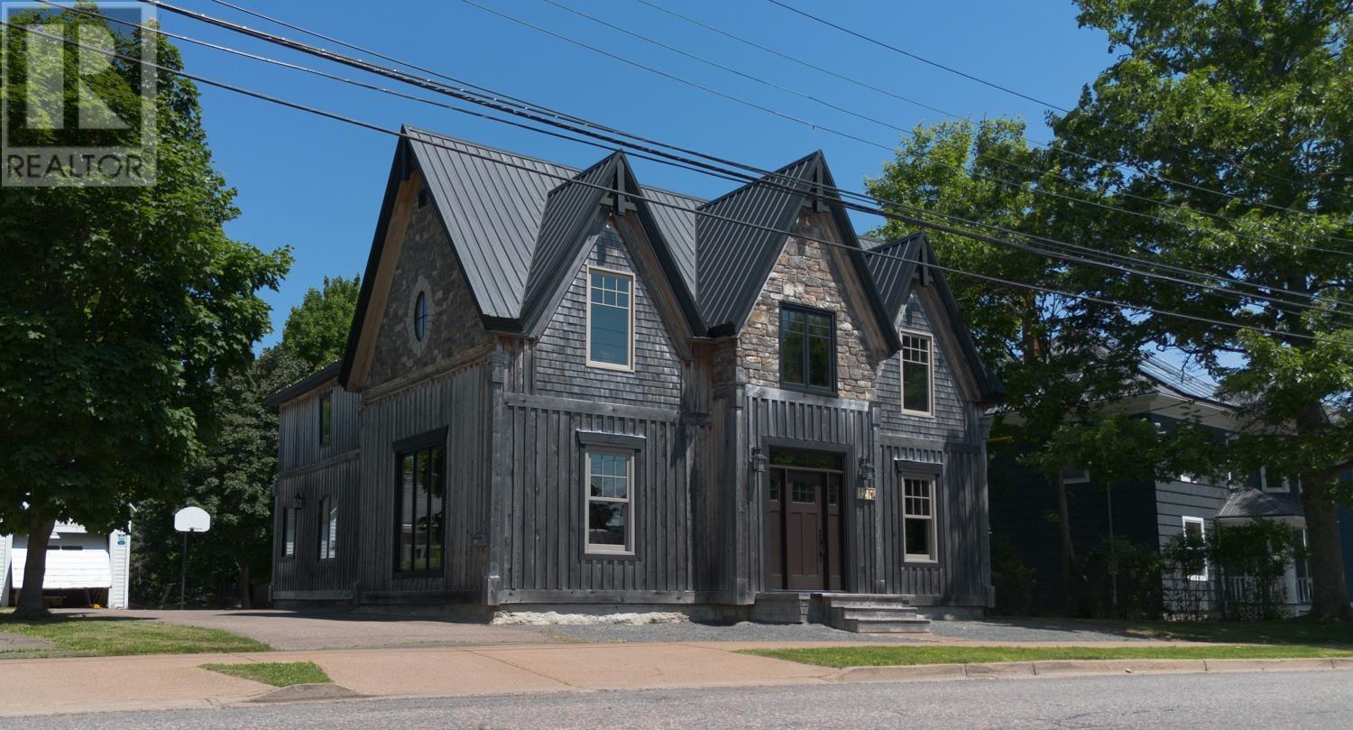 121 Smith Ave, Truro, NS B2N 1C6
