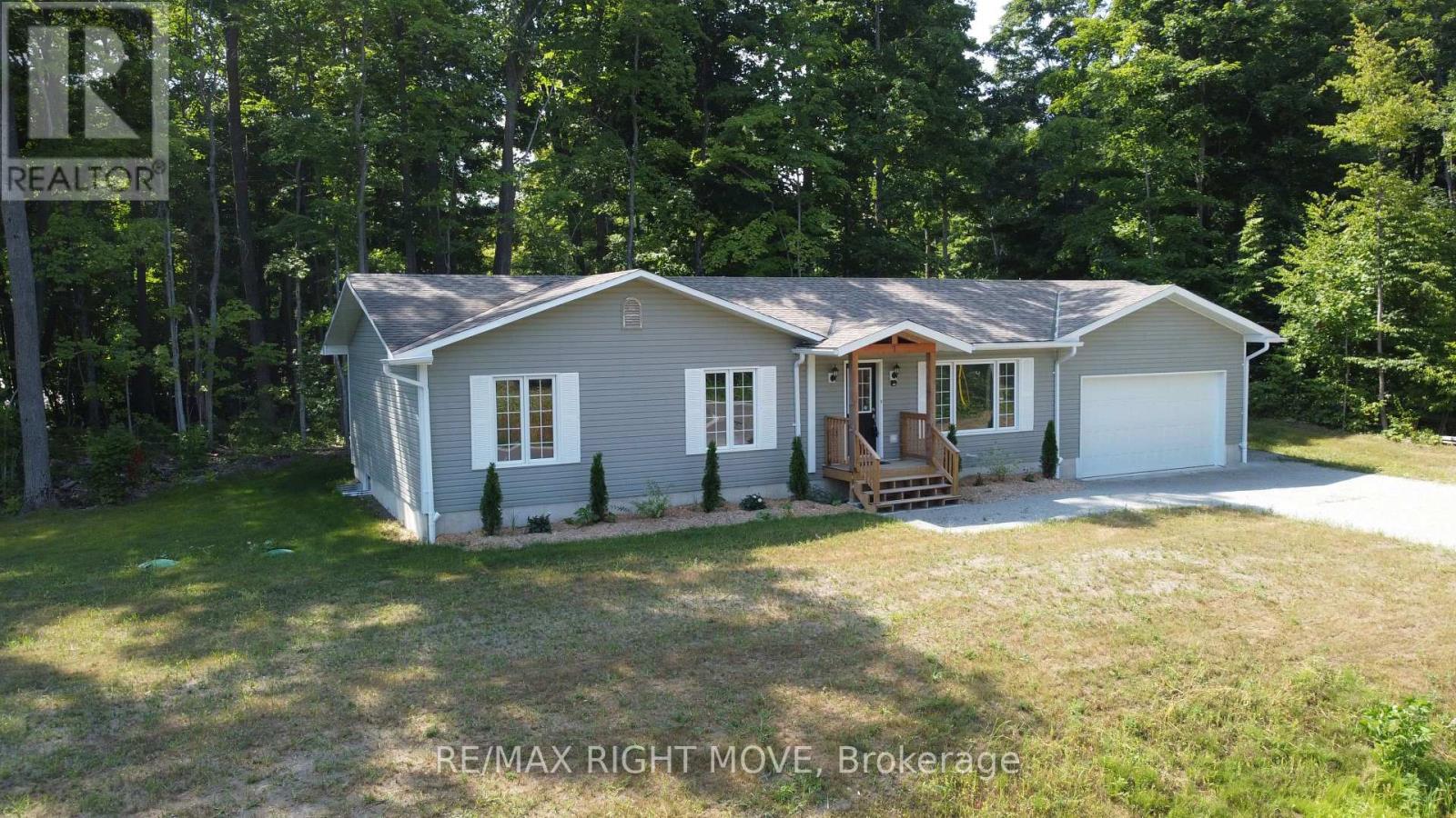 1 Ojibway Ct, Tiny, ON L9M 0B2