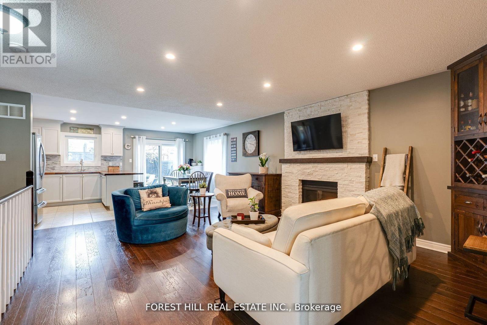 44 Prince Of Wales Dr, Barrie, ON L4N 0T1