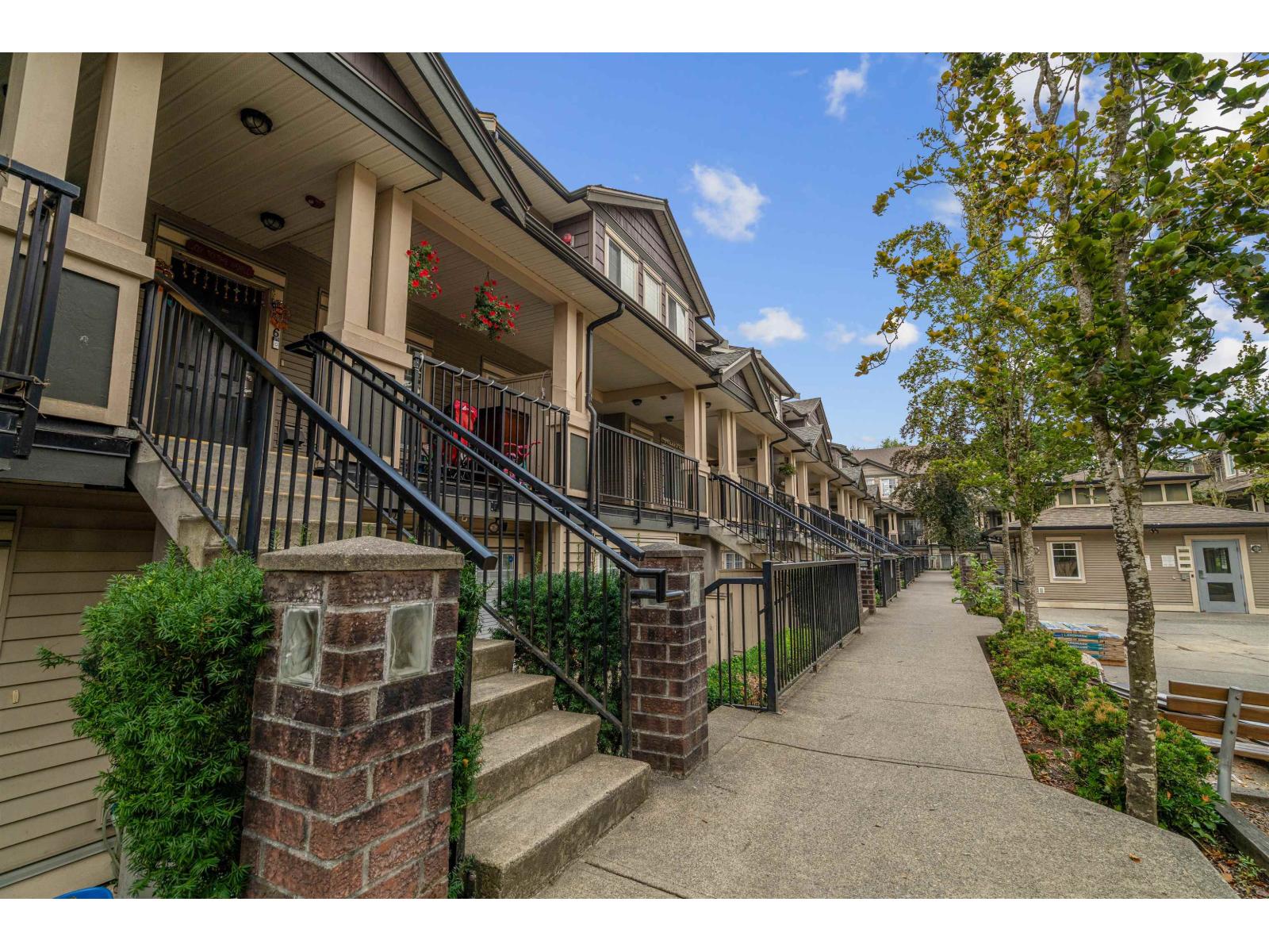 13958 108 Avenue Unit 216, Surrey, BC V3T 0B4