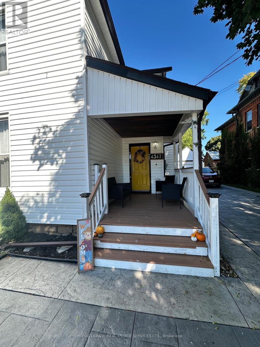 4347 Simcoe St, Niagara Falls, ON L2E 1T5