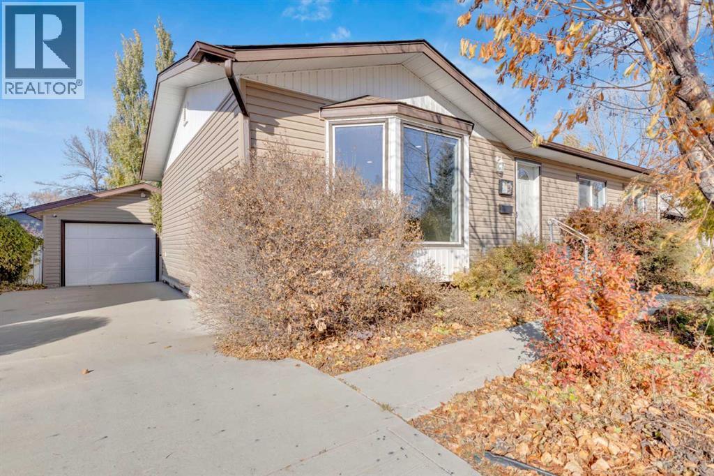 20 Stirling Close, Red Deer, AB T4N 0A9