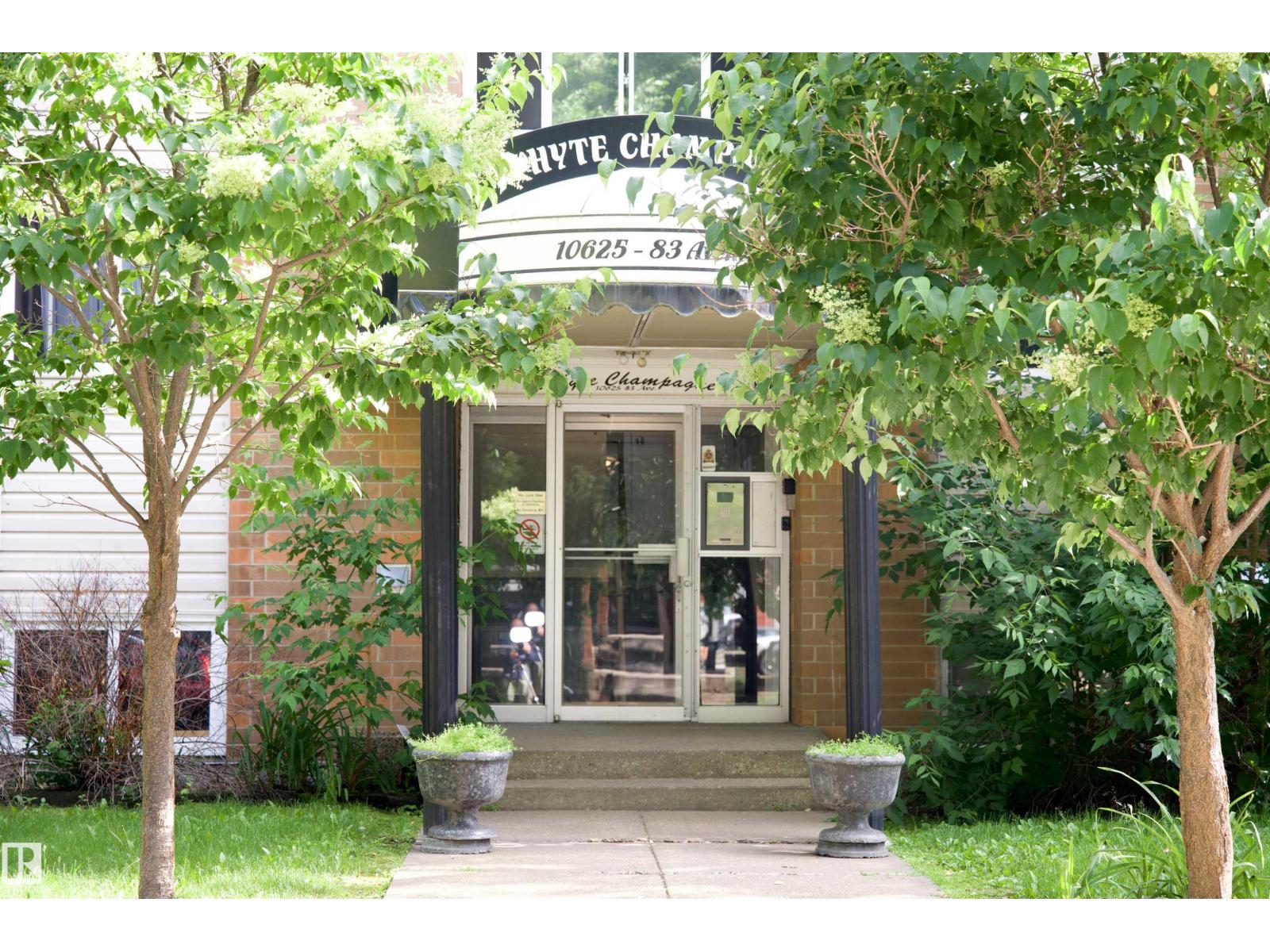 10625 83 Avenue Northwest #101, Edmonton, AB T6E 2E3