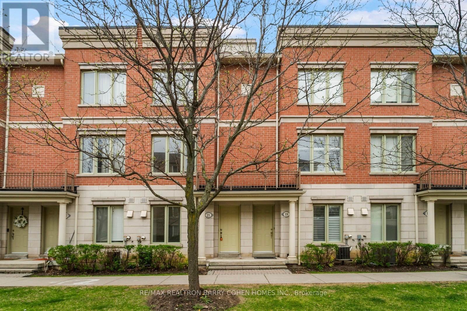 21 Galleria Pkwy, Markham Commerce Valley, ON L3T 0A4