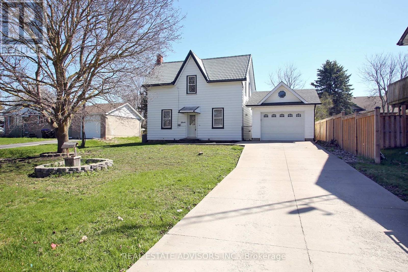 7 Elizabeth St, Innisfil, ON L0L 1L0