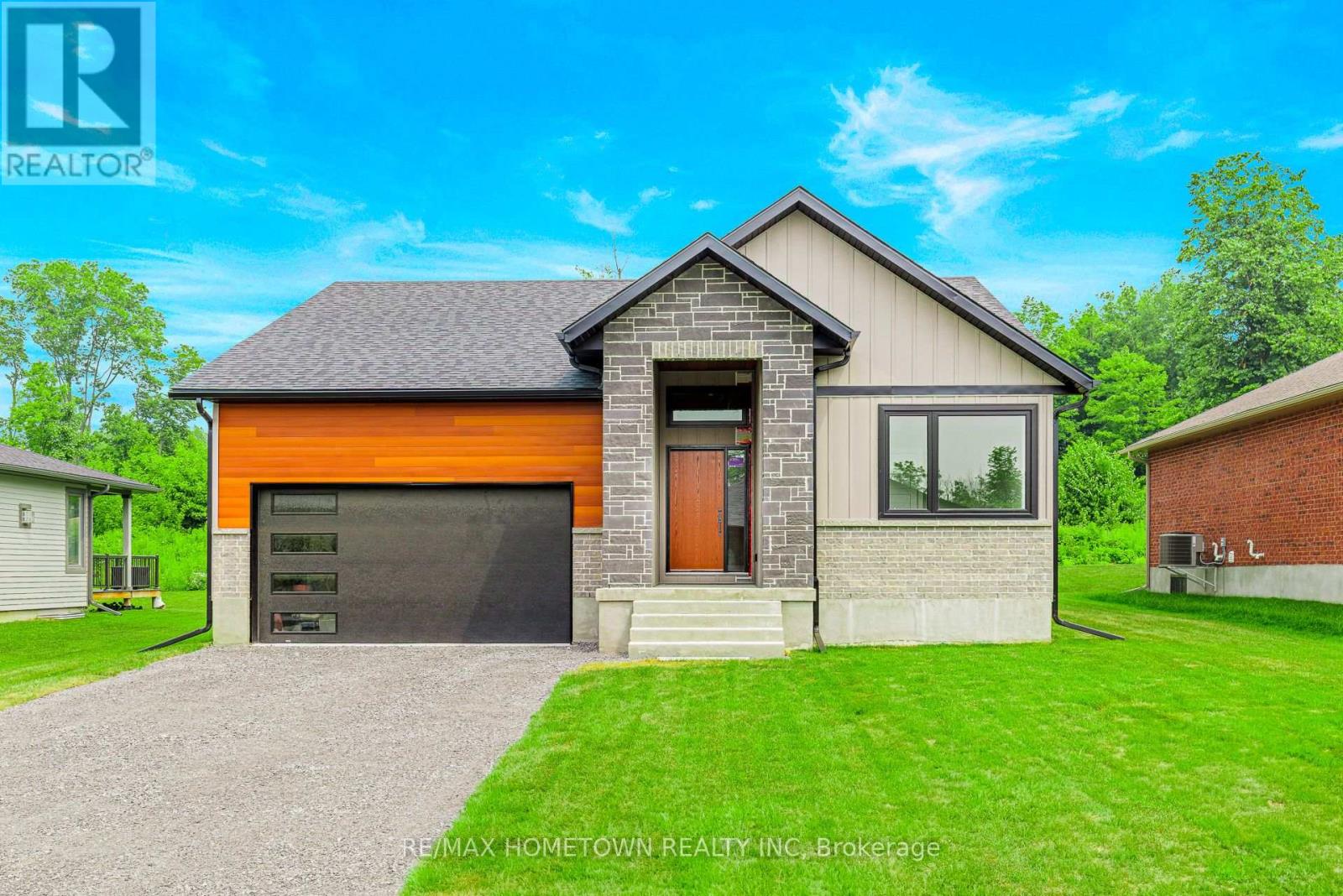 1067 Shearer Dr, Brockville, ON K6V 7K1