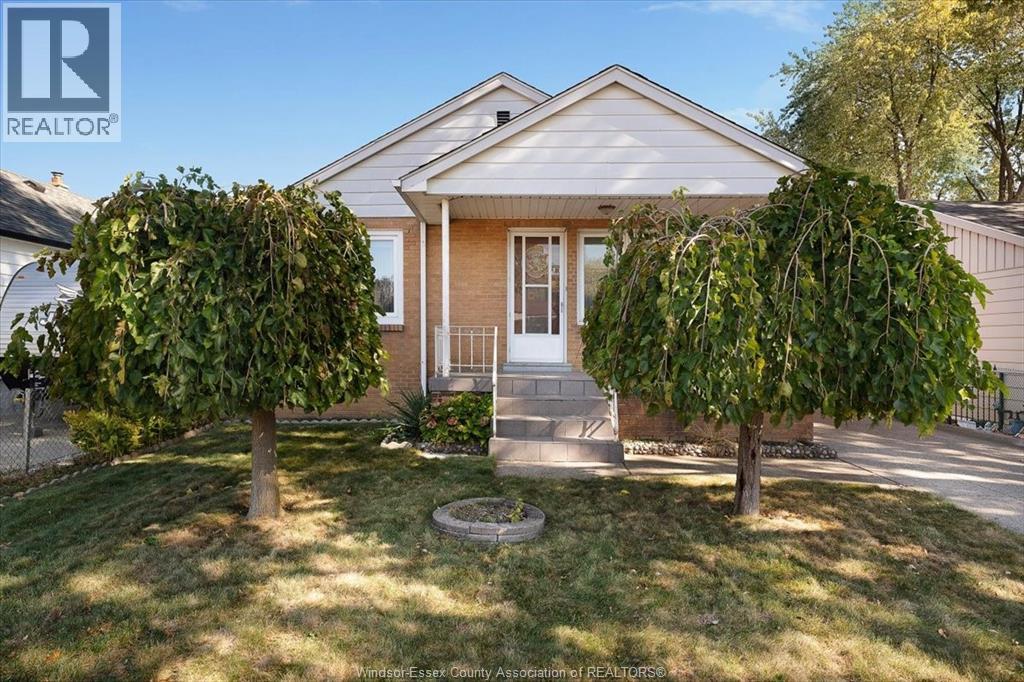 2478 Meighen Rd, Windsor, ON N8W 4C1