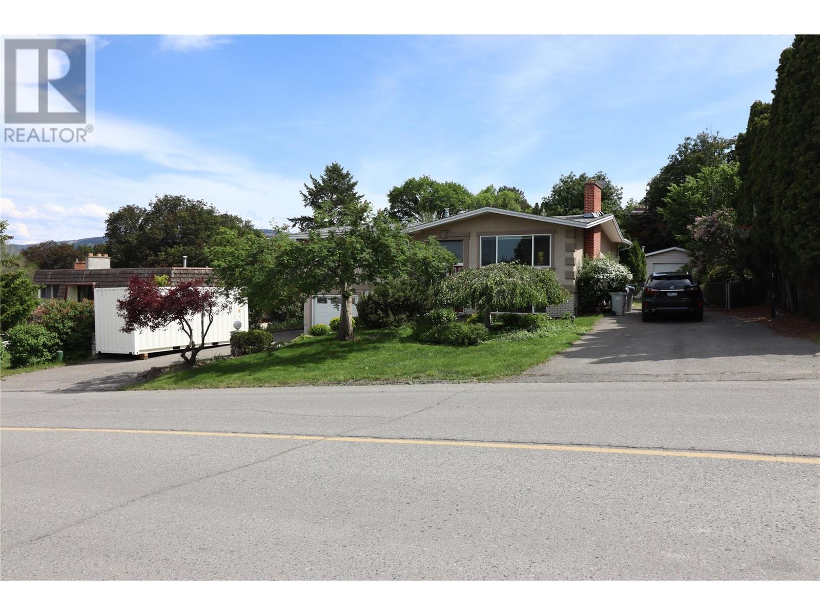 425 Pemberton Ter, Kamloops, BC V2C 1T2