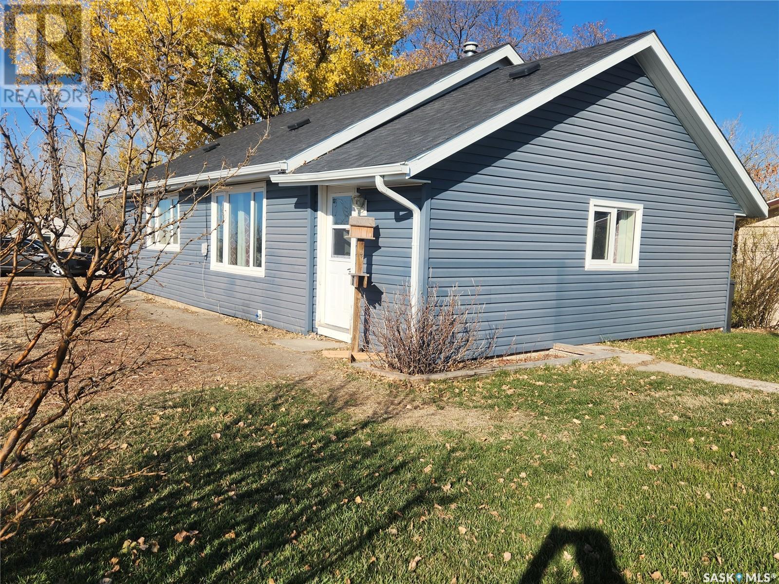 101 Centre St, Frontier, SK S0N 0W0