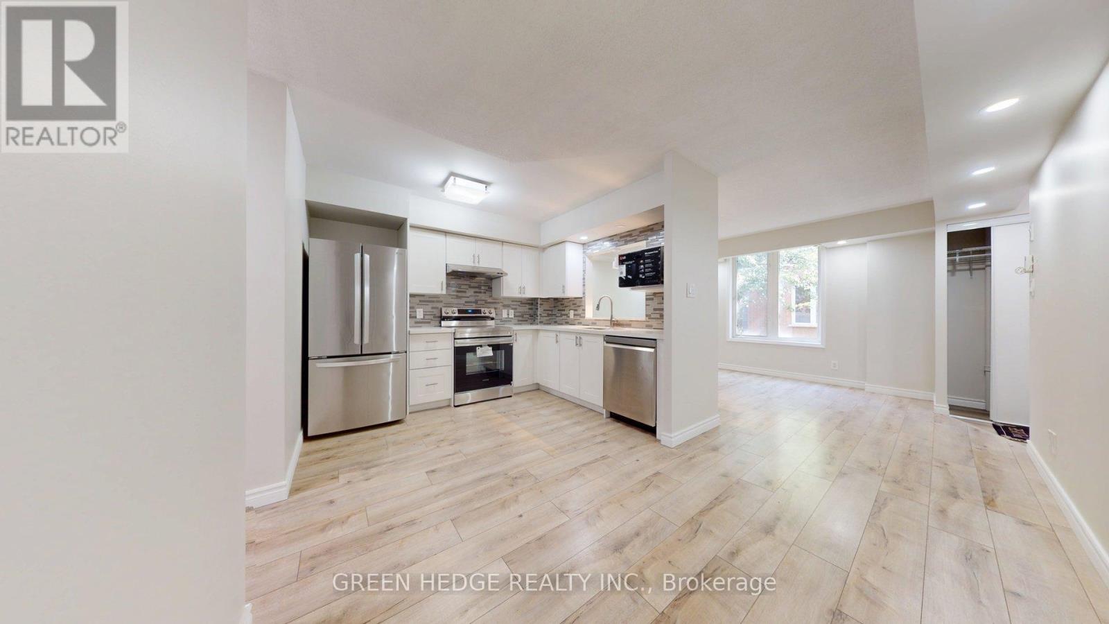 418 12 Douro St, Toronto, ON M6K 0A1
