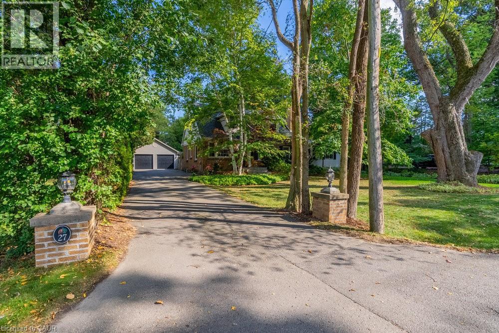 27 Lovers Ln, Hamilton, ON L9G 1K8