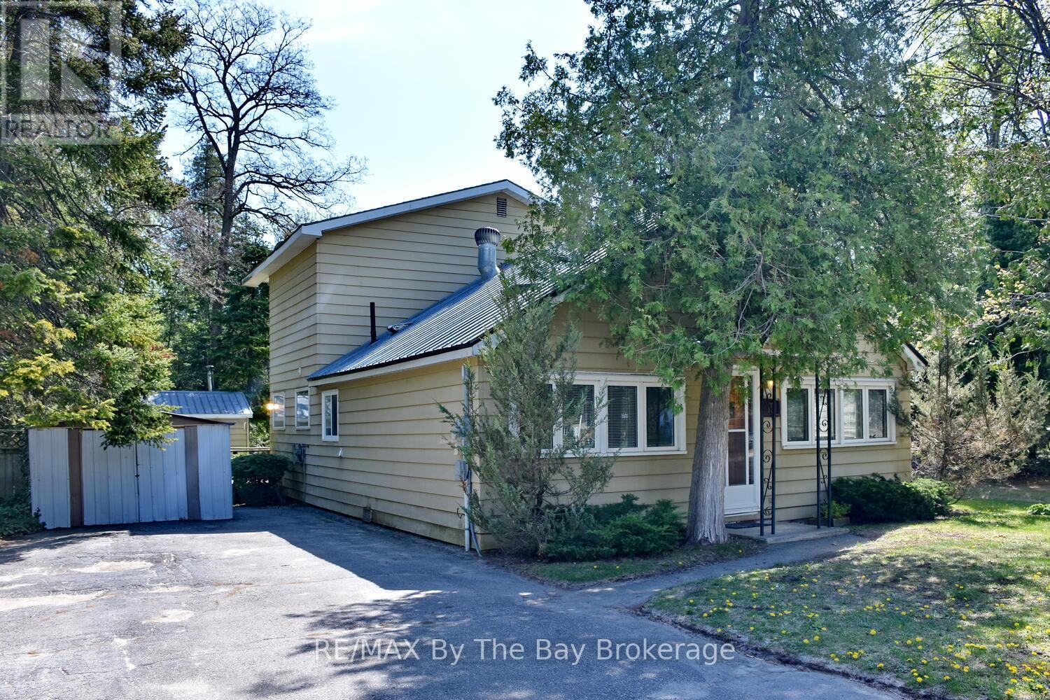 15 Sylvan Ave, Wasaga Beach, ON L9Z 1T3