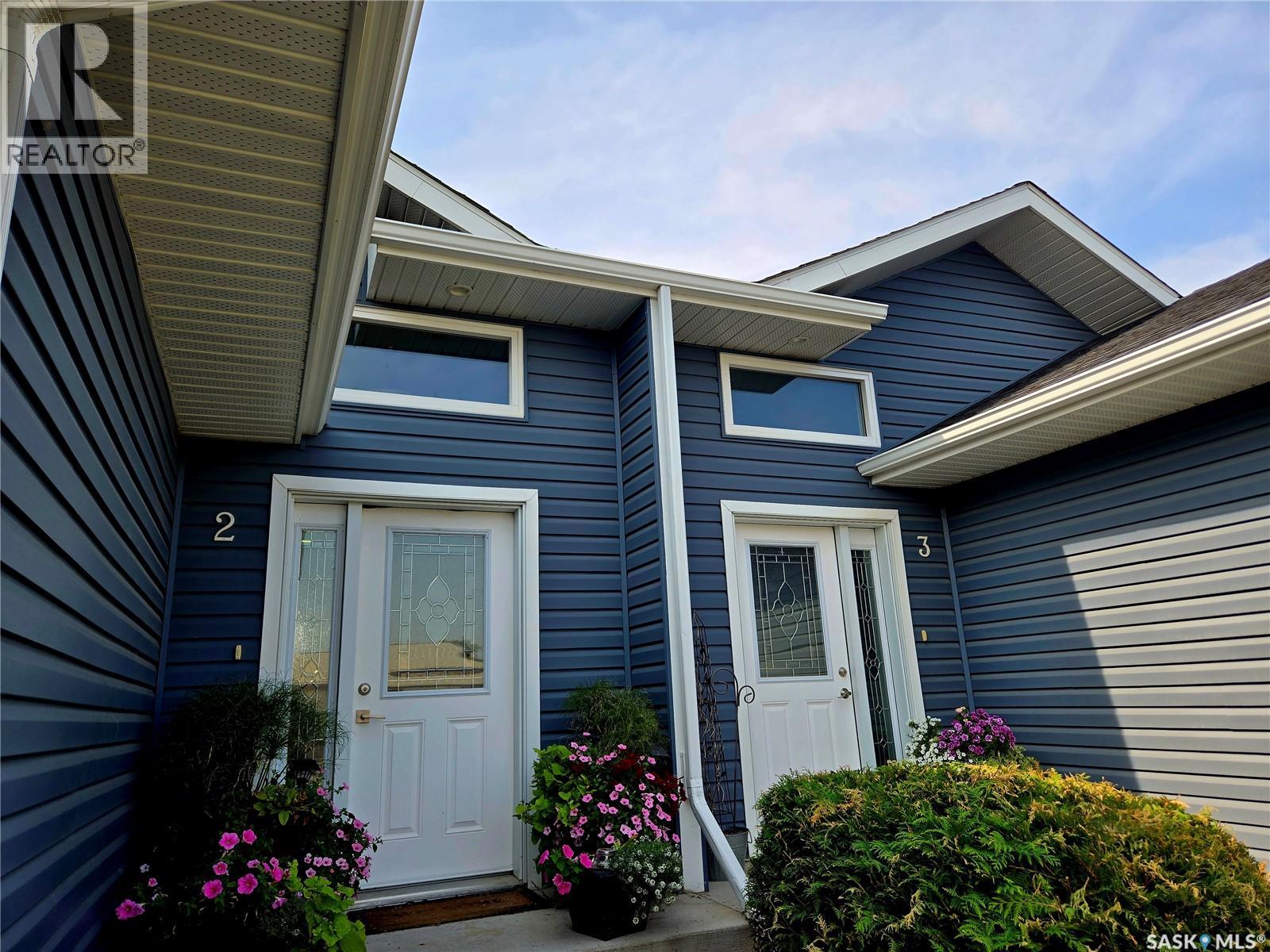 1 316 3rd St W #-4, Delisle, SK S0L 0P0