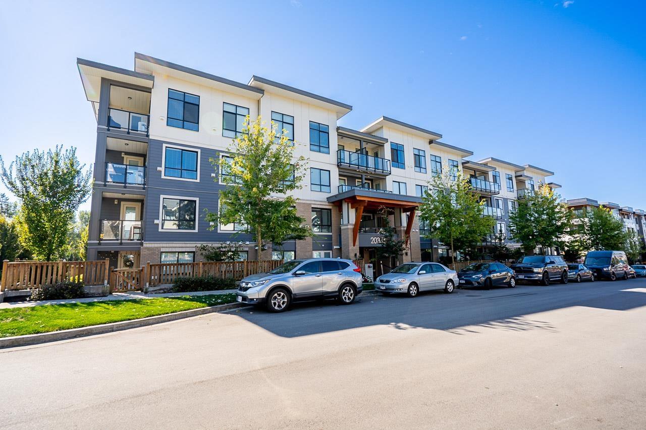 20356 72b Avenue Unit 318, Langley, BC V2Y 4J9