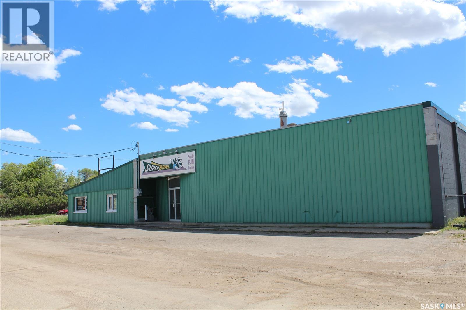 8 2 Avenue Southwest, Weyburn, SK S4H 2J4
