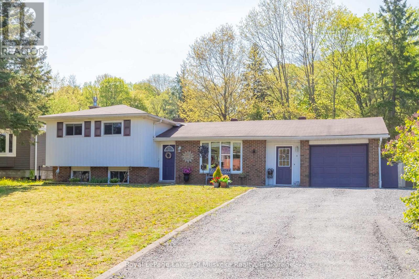 11 Meadow Park Dr, Huntsville, ON P1H 1G2