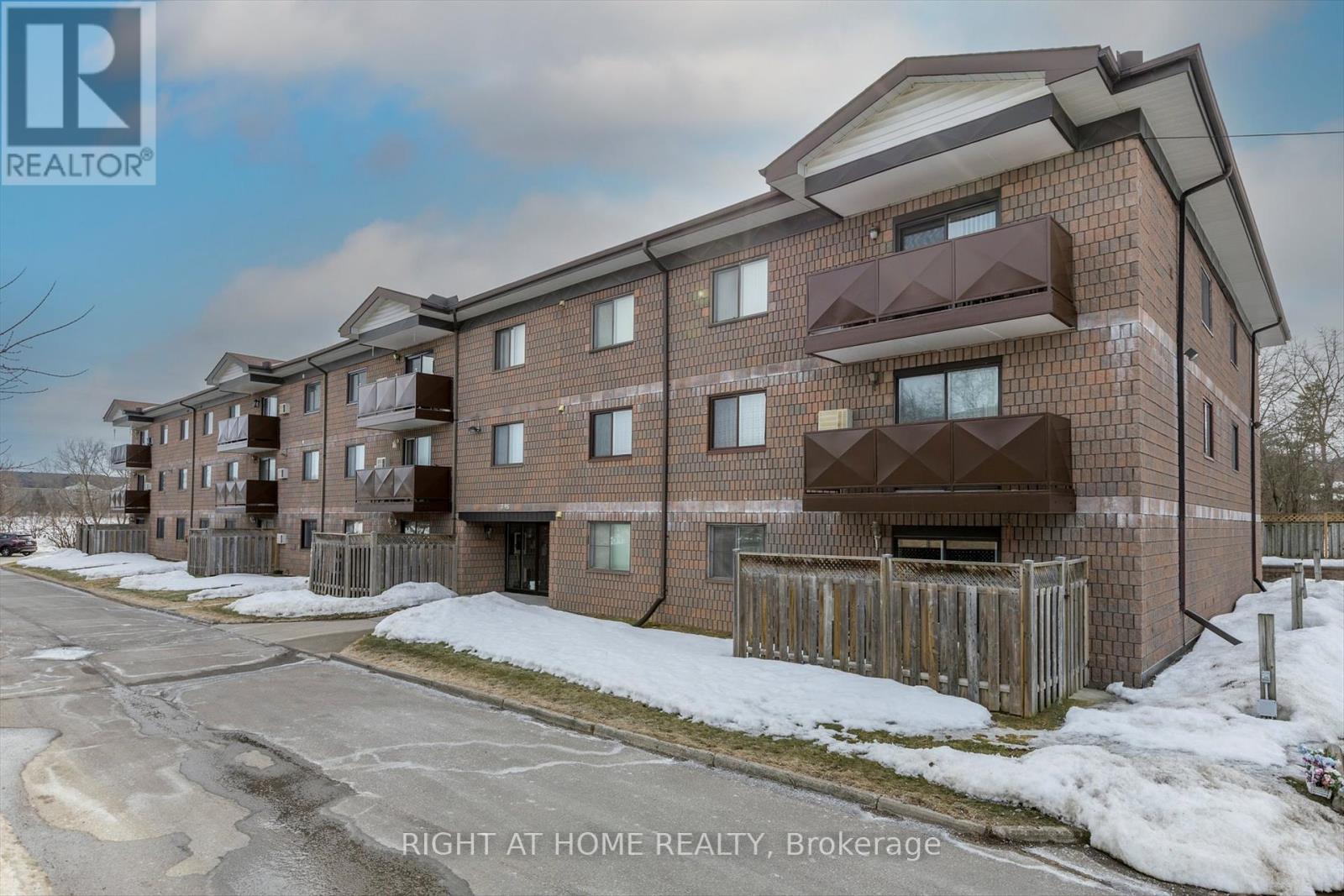 795 Sherbrooke St Ward 2 St, Peterborough, ON K9J 2R2