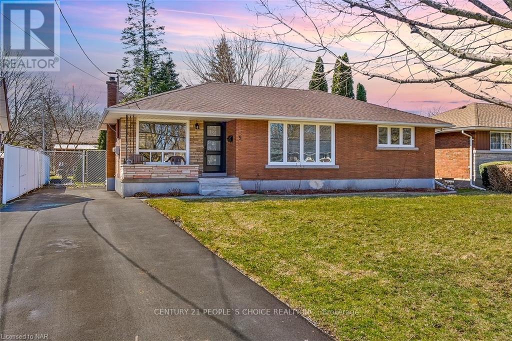 5 Northwood Dr, St. Catharines, ON L2M 4J4