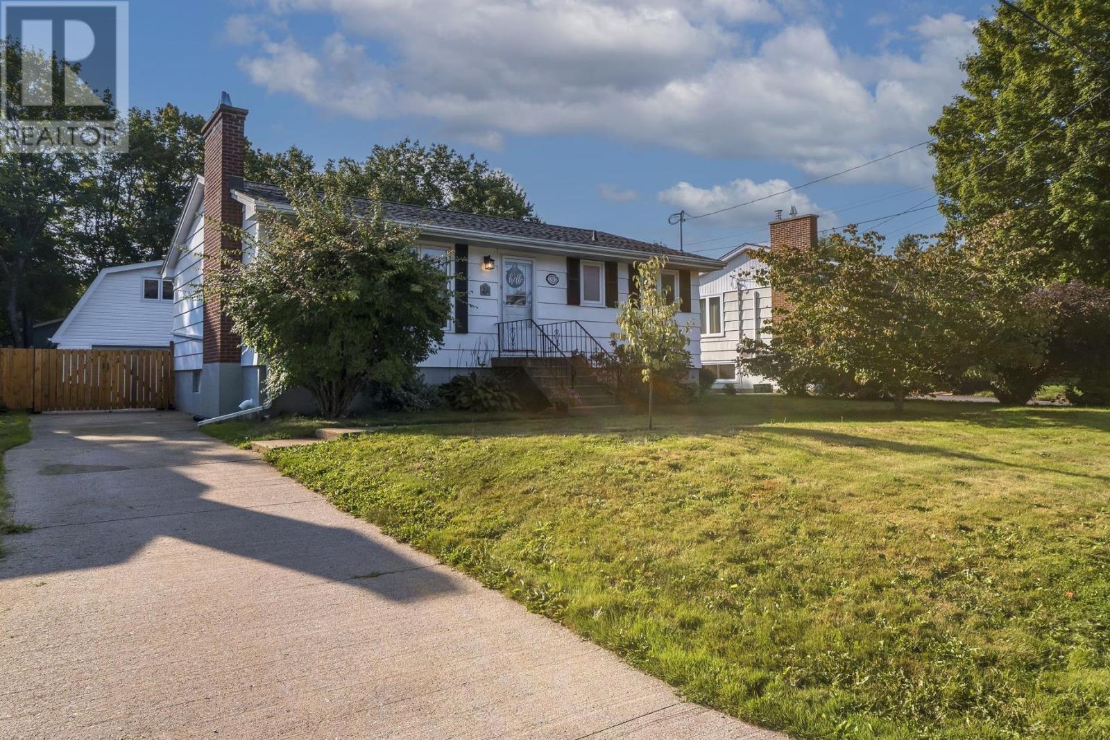 62 Maplewood Dr, Timberlea, NS B3T 1G1