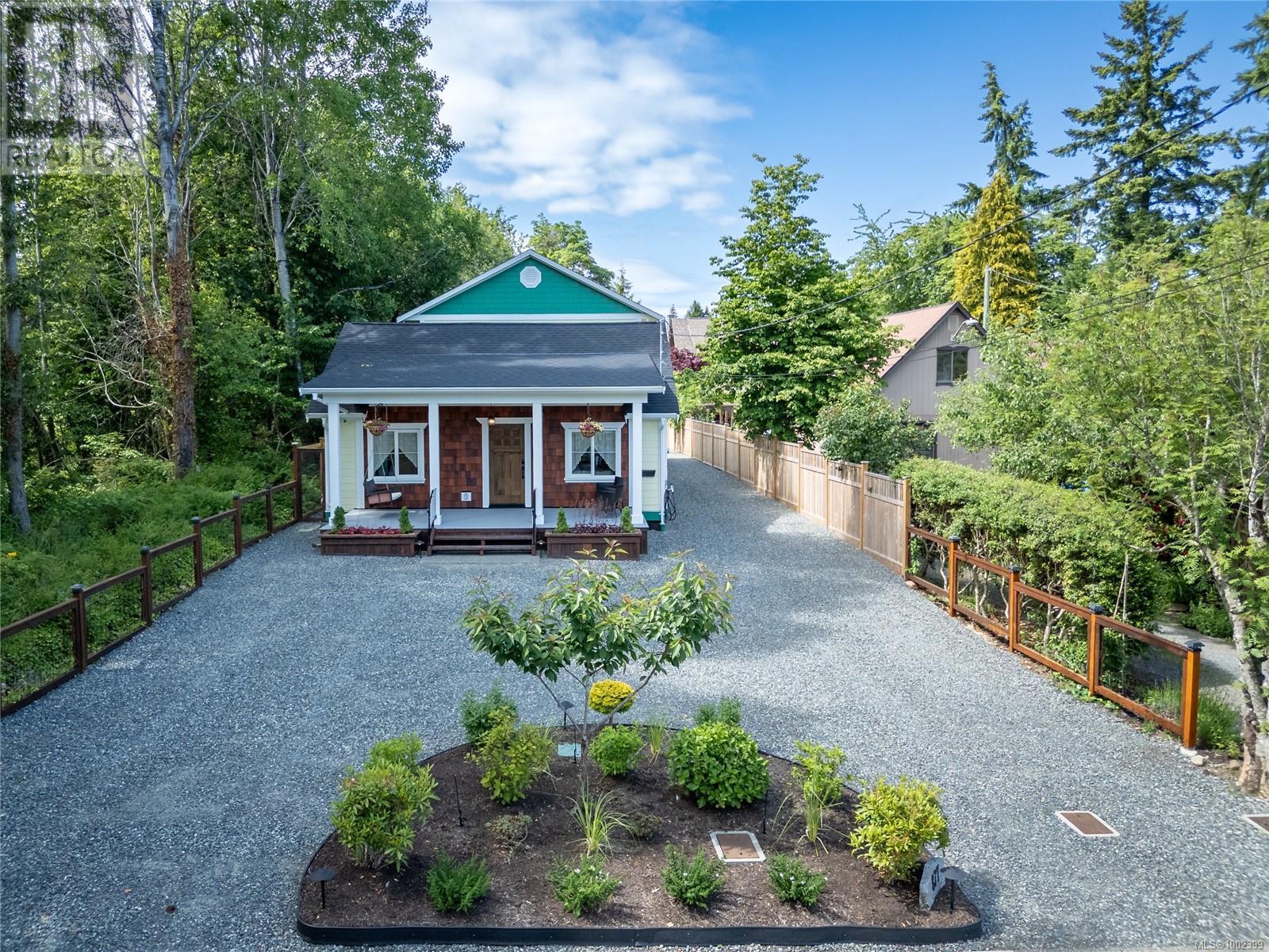877 3rd Street, Courtenay, BC V9N 1E9
