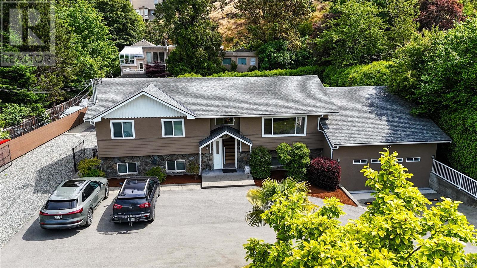 4767 Cordova Bay Rd, Saanich, BC V8Y 2J7