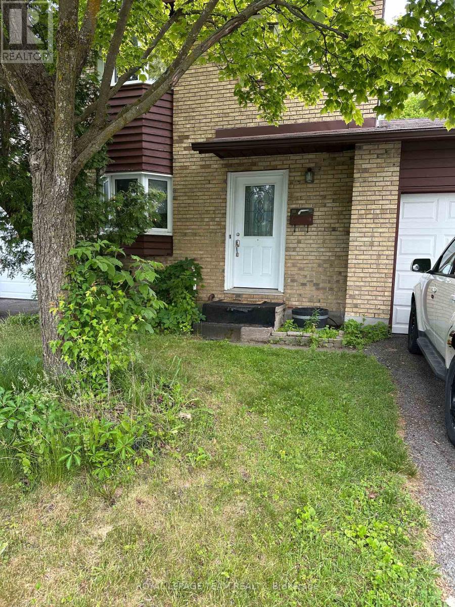 322 Des Epinettes Ave, Ottawa, ON K1E 2L6