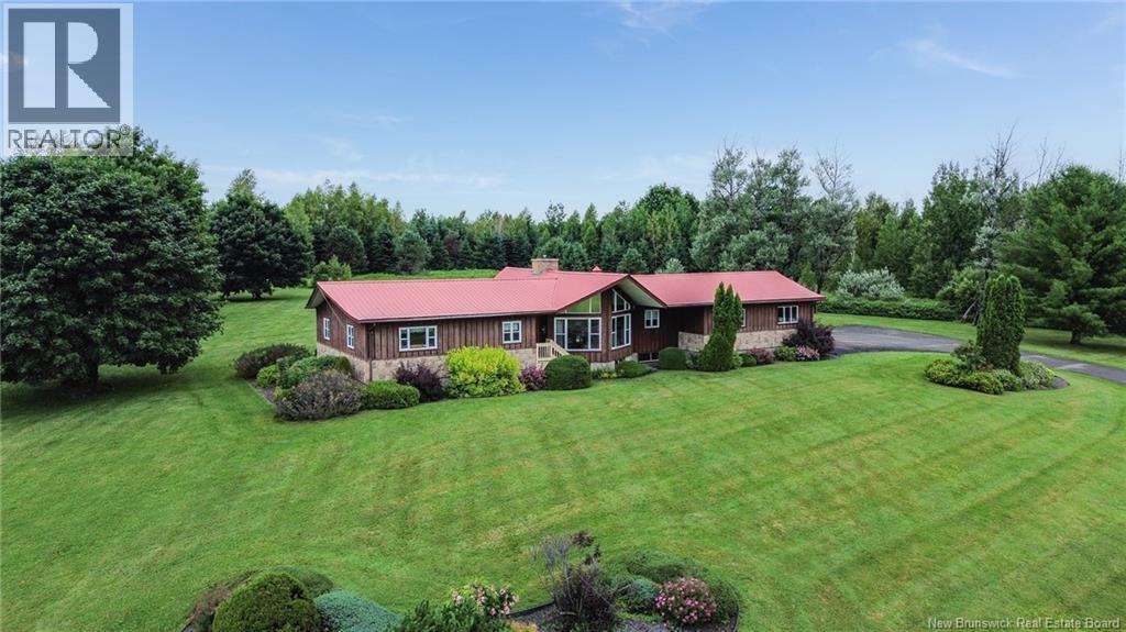17 Buchanan St, Centreville, NB E7K 3A9