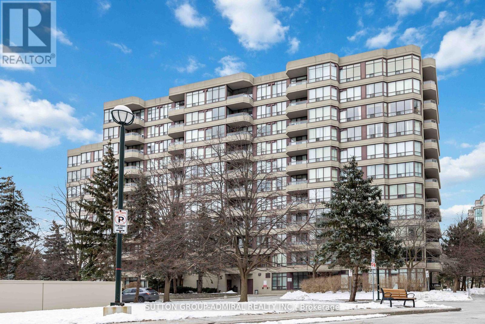 412 81 Townsgate Dr, Vaughan, ON L4J 8E6