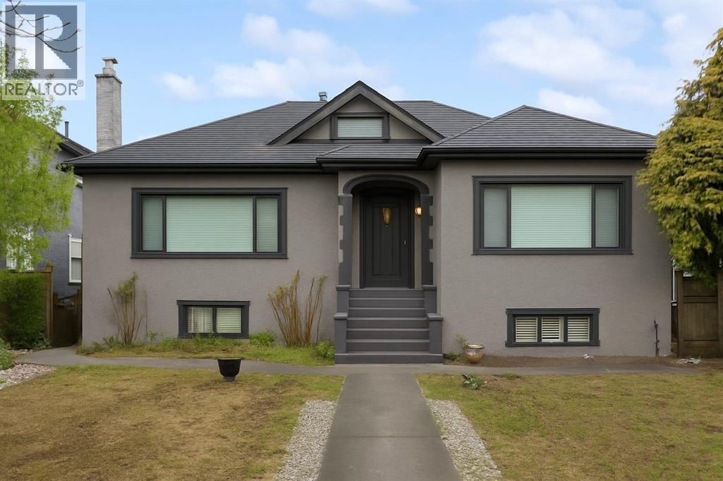 6895 Curtis St, Burnaby, BC V5B 2B2