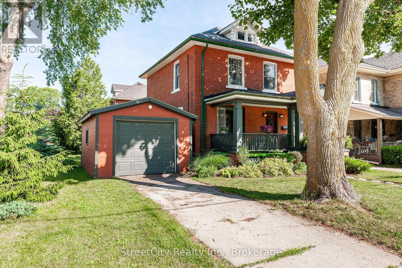 208 Birmingham St, Stratford, ON N5A 2T4