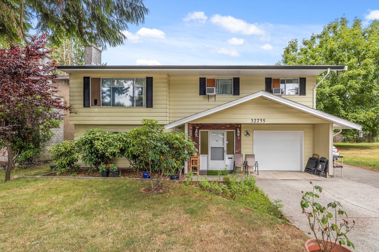 32235 Marshall Rd, Abbotsford, BC V2T 1A5
