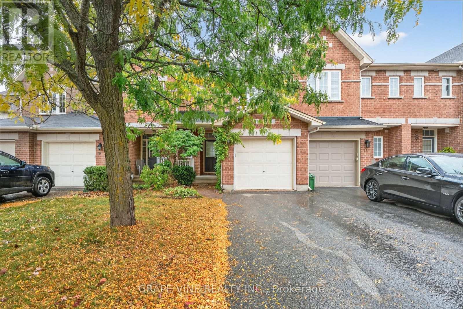 16 Cedar Valley Dr, Ottawa, ON K2M 2Y5