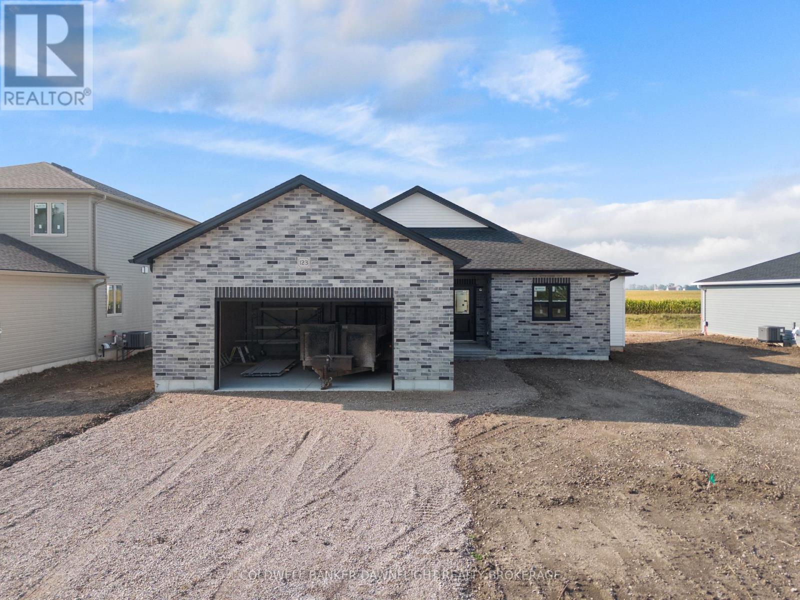 123 Victoria Ave E, South Huron, ON N0M 1M0