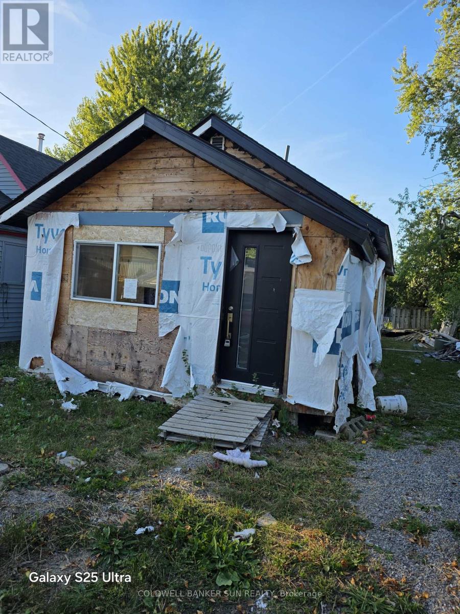 16 Maccabee Ave, Fort Erie, ON L2A 1C7