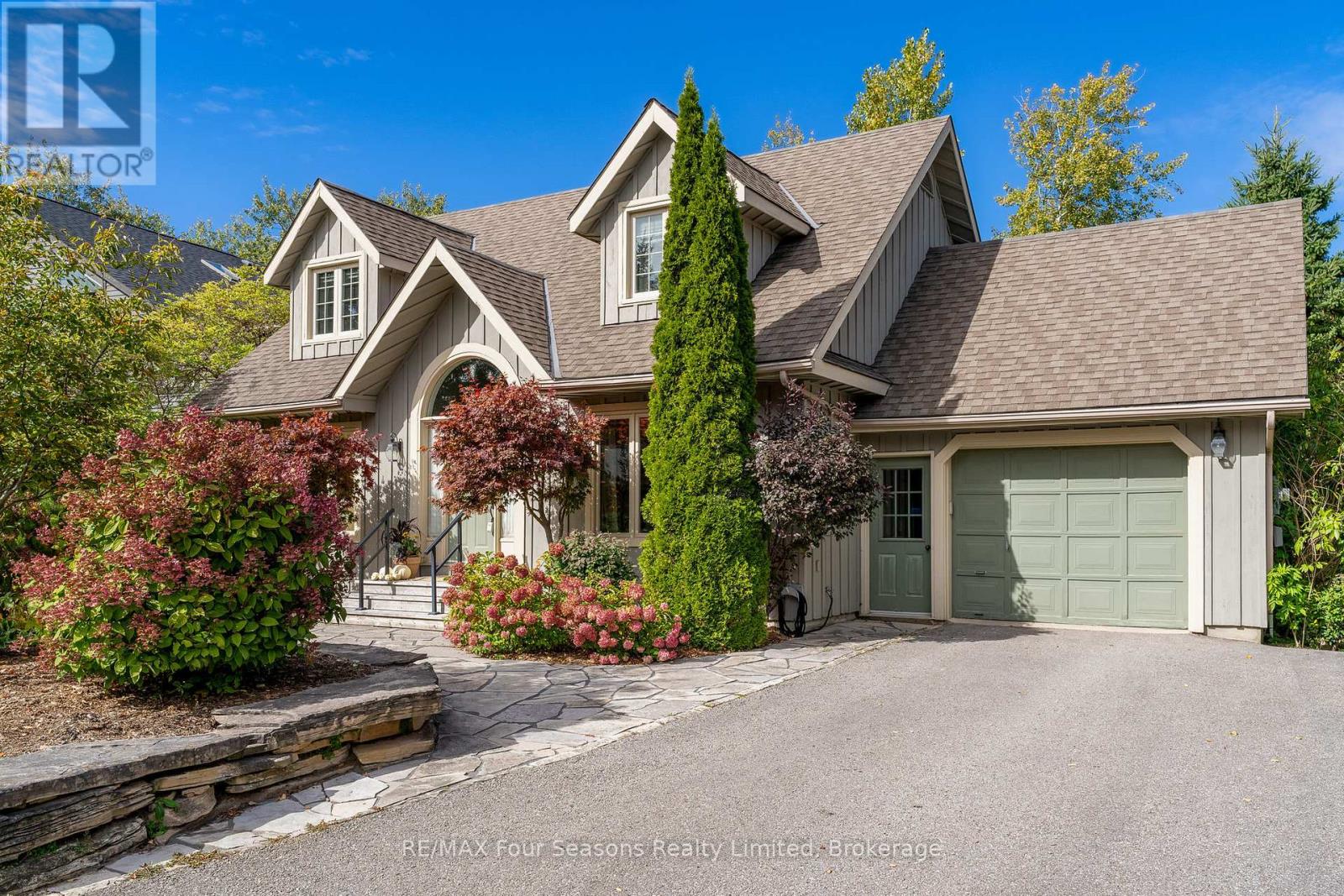 109 Liisas Ln, The Blue Mountains, ON L9Y 0M3