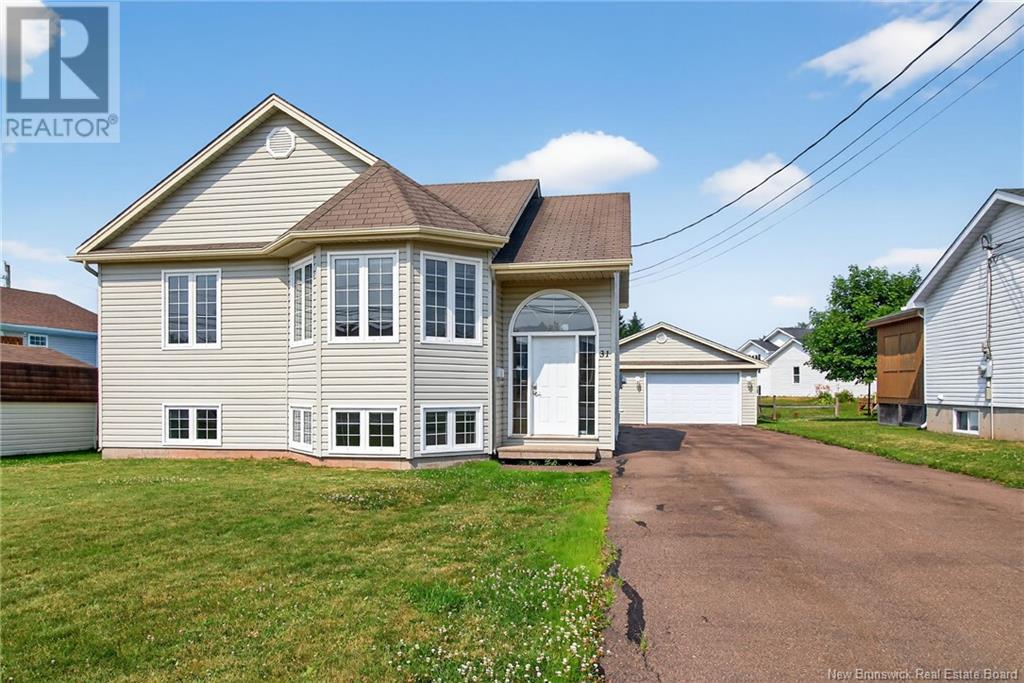 31 Vautour St, Dieppe, NB E1A 7H2