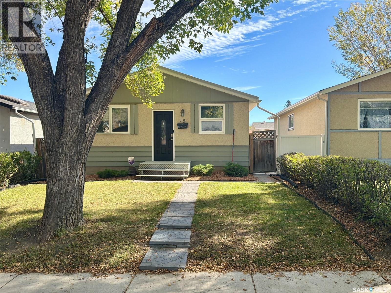 15 Marshall Cres, Regina, SK S4R 4Y8