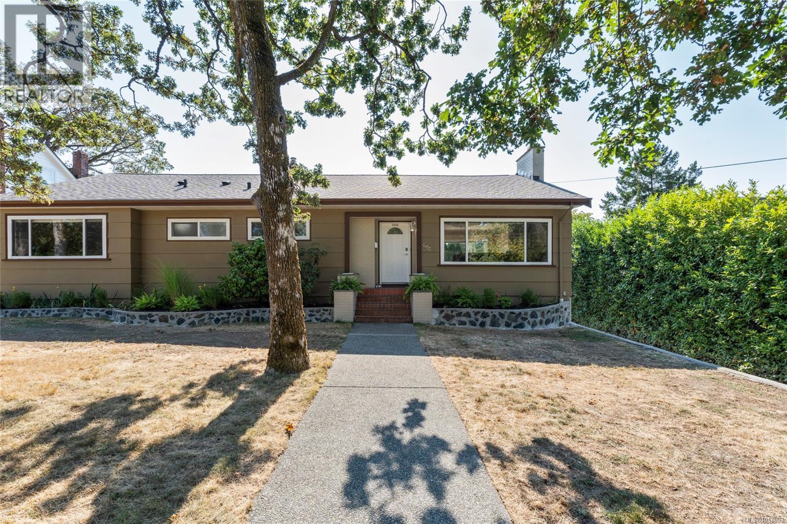 3944 Cedar Hill Cross Rd, Saanich, BC V8P 2N6