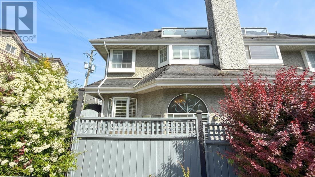 216 E 6th Street Unit 109, North Vancouver, BC V7L 1P5