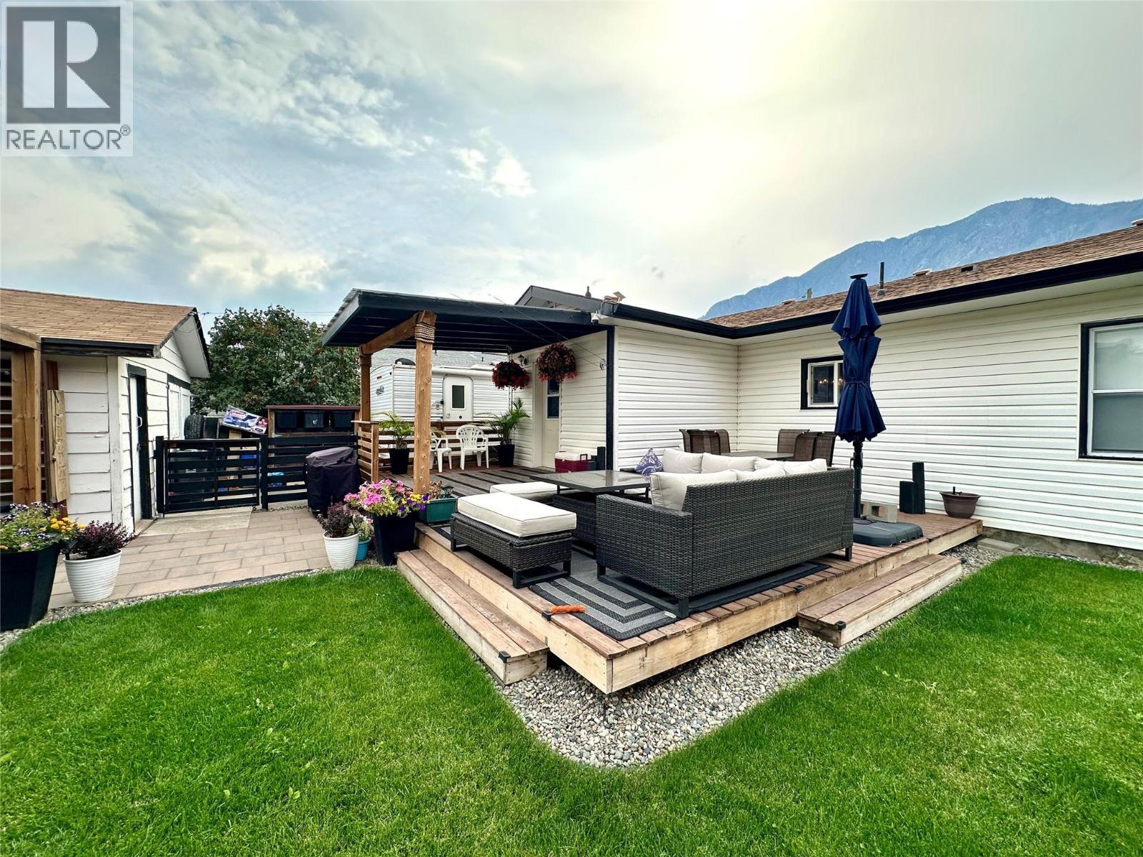 310 6 Avenue, Keremeos, BC V0X 1N3