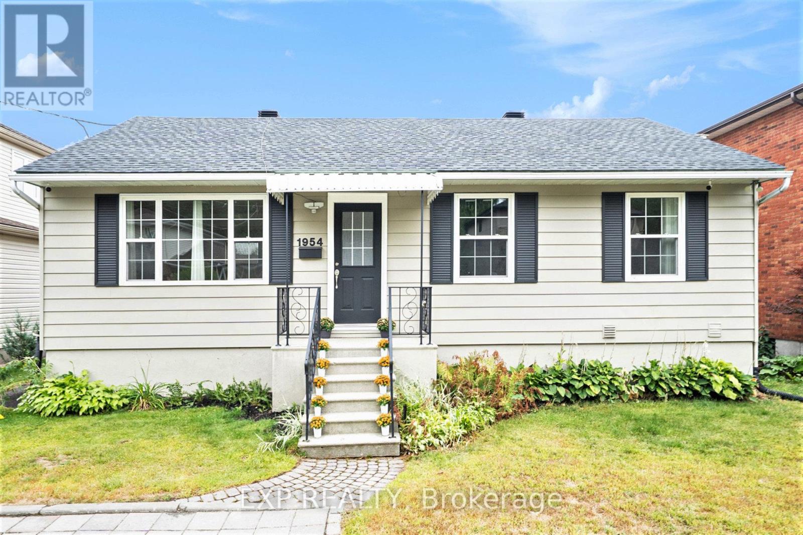 1954 Rosebella Ave, Ottawa, ON K1T 1G7